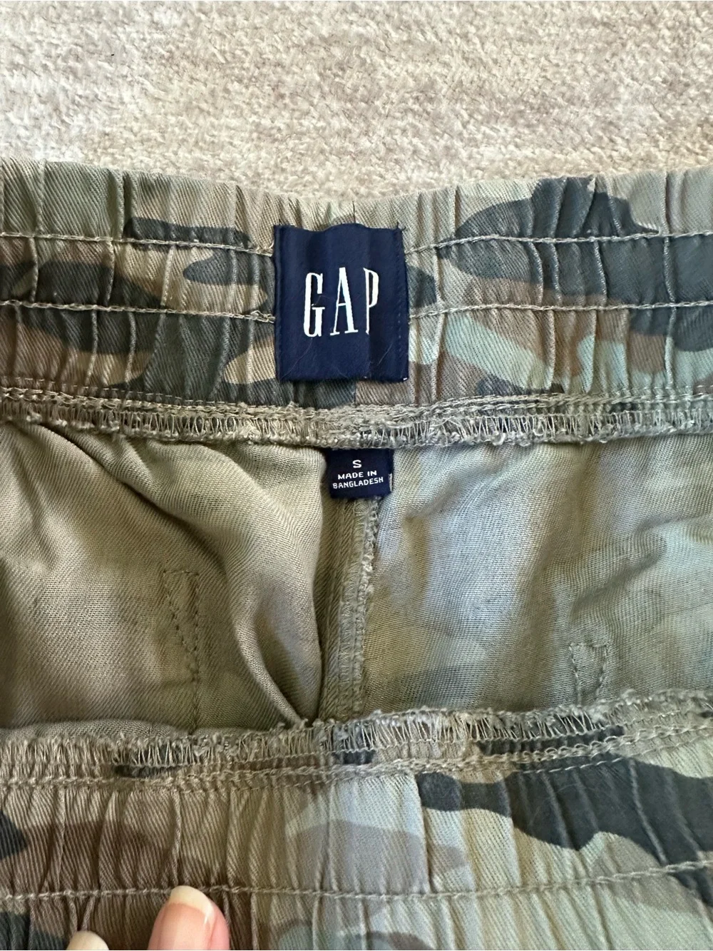 GAP Women’s Green Camo Jogger Pants, Trendy, Athleisure Wear, Comfortable